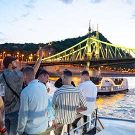 Budapeste: Cruzeiro Noturno com Bebidas Ilimitadas e Vistas