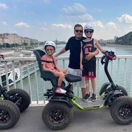 Budapeste: Tour guiado pelos destaques de Buda em um EZRaider elétrico