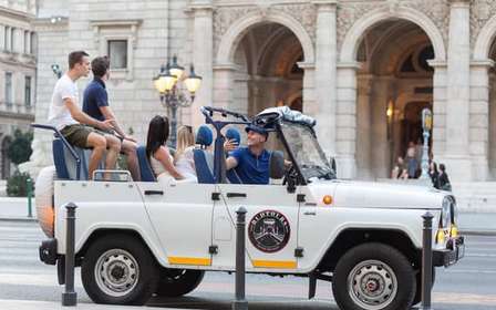 Passeio turístico clássico pela cidade de Budapeste em jipe russo
