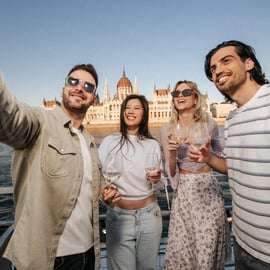 Budapeste: Cruzeiro Flutuante Lotus com bebidas ilimitadas