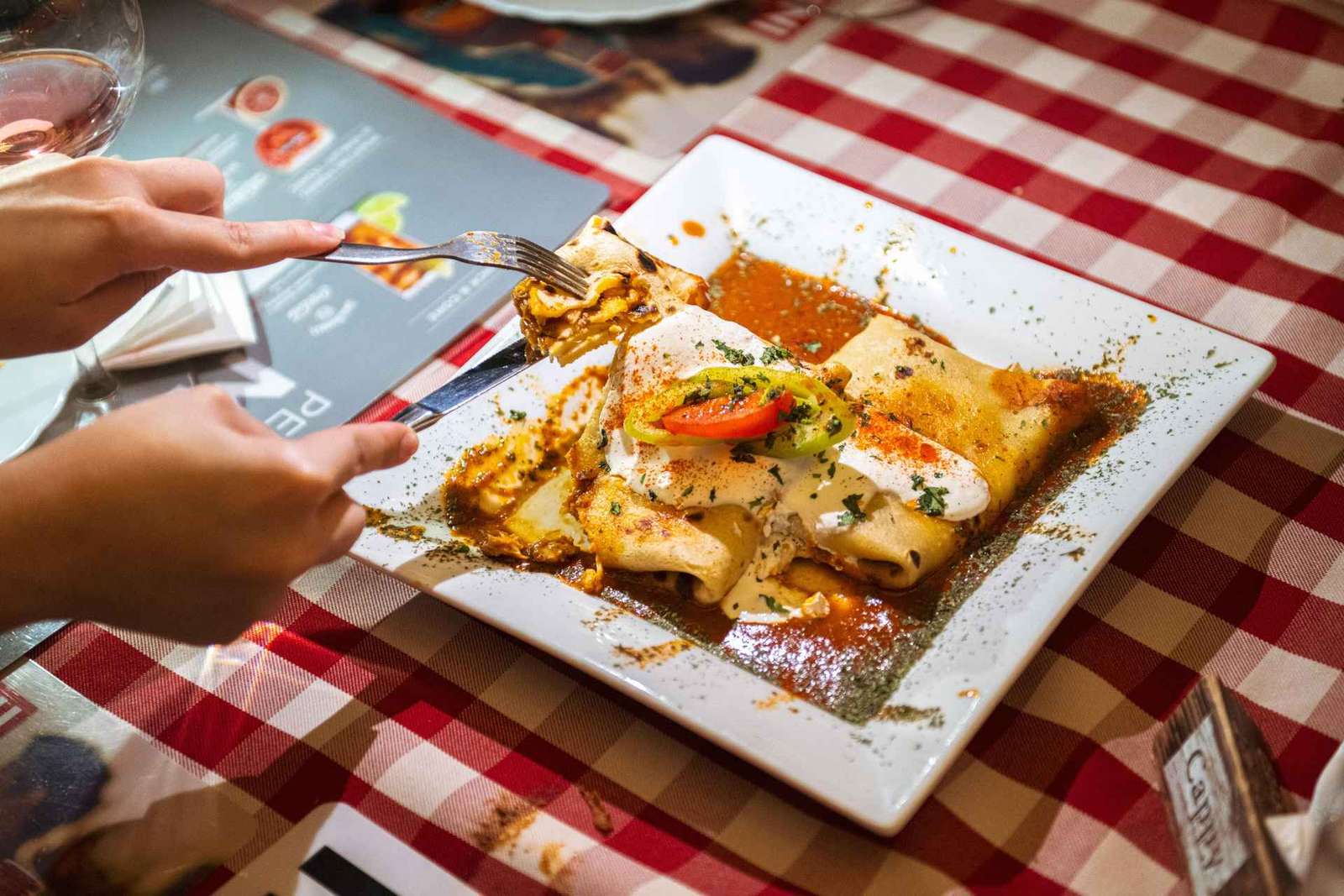 Budapeste: passeio gastronómico com vinho - vinhos, grupo pequeno e guia local