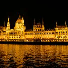 Budapeste: Jantar à luz de velas em um cruzeiro fluvial com música ao vivo