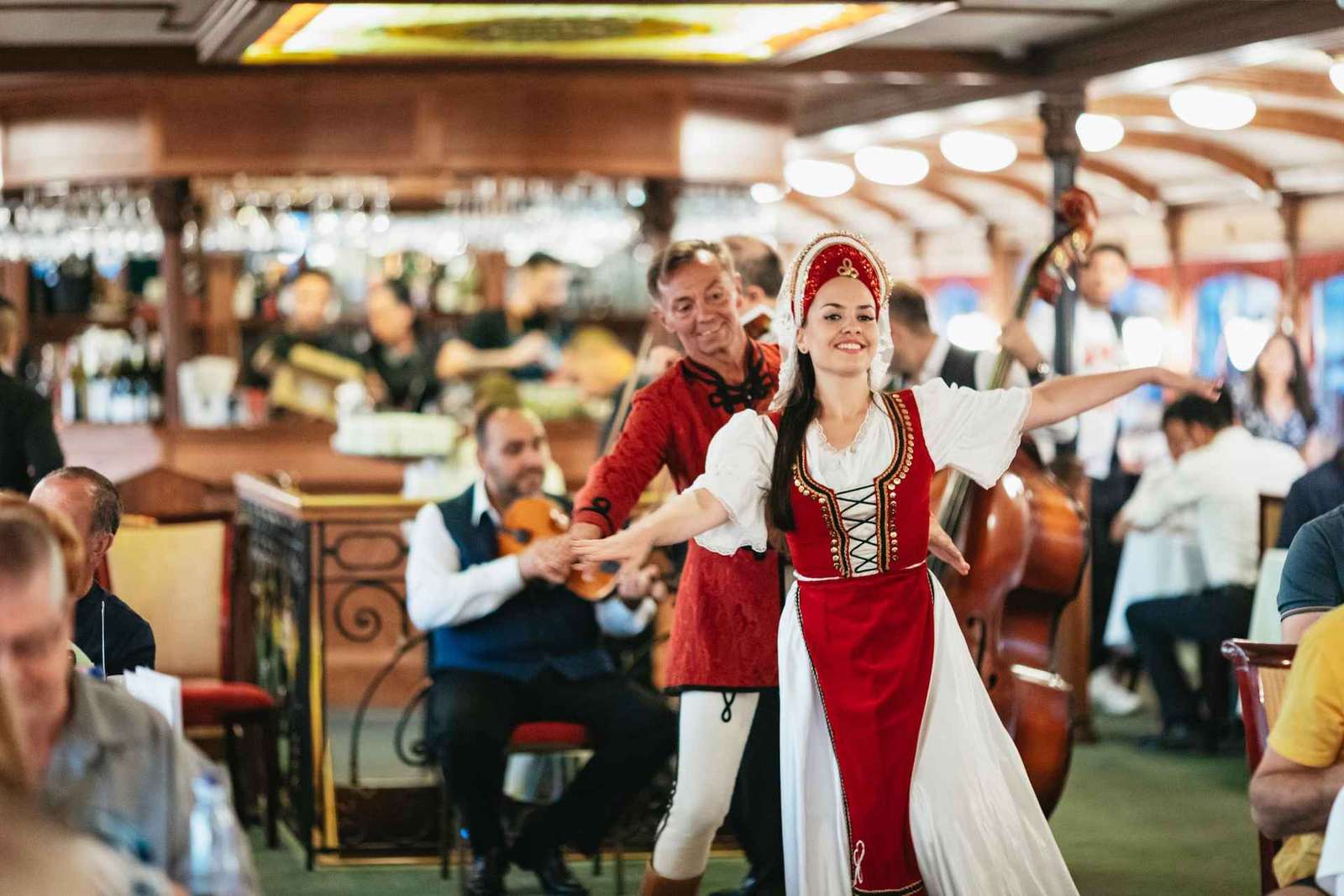 Budapeste: Jantar Cruzeiro com Música ao Vivo e Espetáculo de Danças Folclóricas