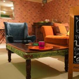 Budapeste: Aventura de escape room de sitcoms dos anos 90 com bebidas