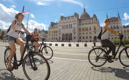 Budapest Highlights Bike Tour com um guia local