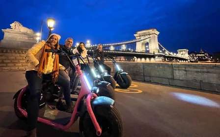 Budapeste: Tour noturno na e-Scooter MonsteRoller