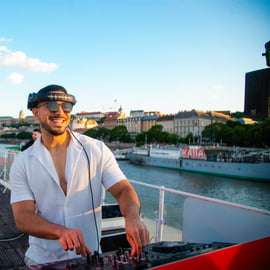 Budapeste: Cruzeiro ao pôr do sol com cocktails ilimitados