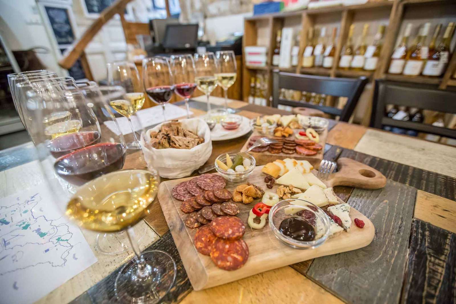 Budapeste: Prova de vinhos, queijos e charcutaria