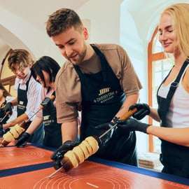Budapeste: Workshop de bolo de chaminé tradicional (Kürtőskalács)