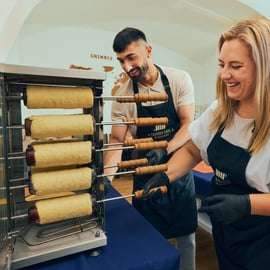 Budapeste: Workshop de bolo de chaminé tradicional (Kürtőskalács)
