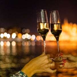 Budapeste: Jantar à luz de velas em um cruzeiro fluvial com música ao vivo