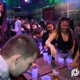 Budapeste: Visita guiada a Ruin Bars com jogos e 6 shots