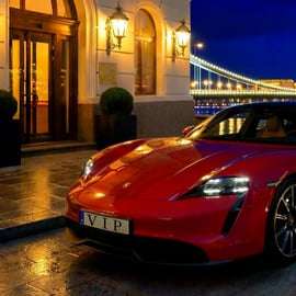 Budapeste: passeio privado de luxo pela cidade num Porsche Taycan elétrico