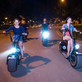 Budapeste: Tour noturno na e-Scooter MonsteRoller