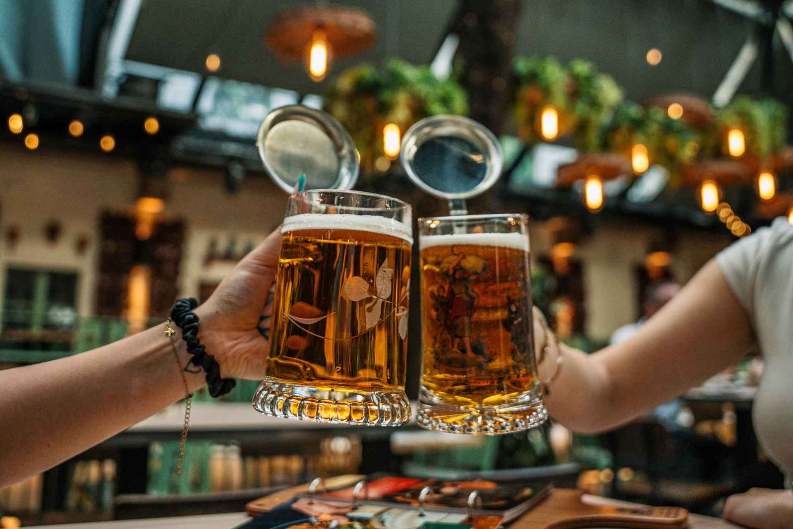 Budapeste: experiência em BierGarten com jantar e música ao vivo
