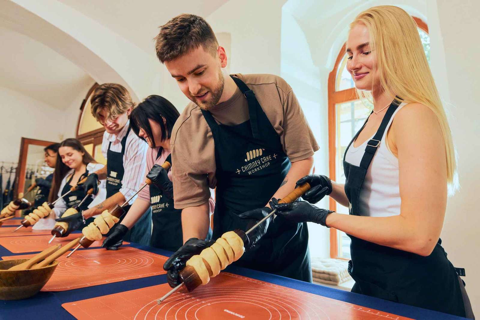 Budapeste: Workshop de bolo de chaminé tradicional (Kürtőskalács)