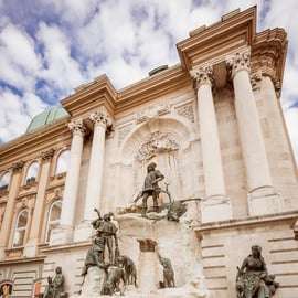Budapeste: Caminhada pelo Castelo de Buda com o Salão de Santo Estêvão