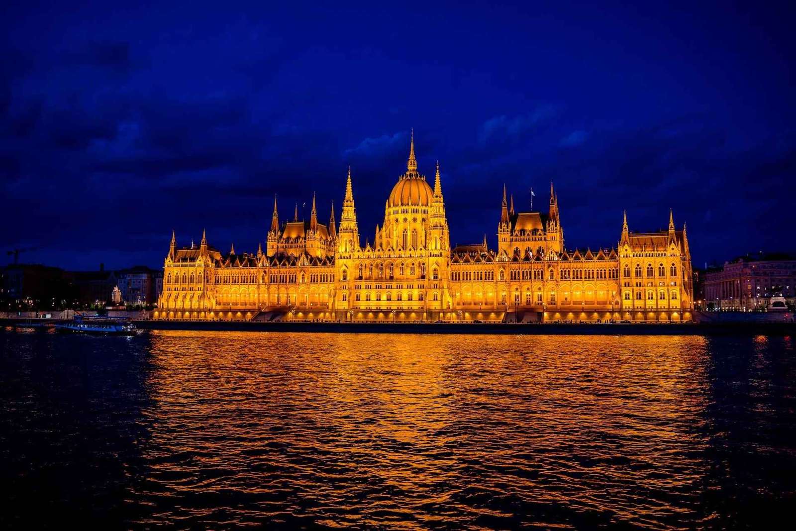 Budapeste: Cruzeiro Flutuante Lotus com bebidas ilimitadas