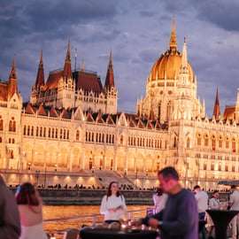 Budapeste: Cruzeiro Flutuante Lotus com bebidas ilimitadas