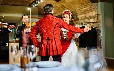 Budapeste: Espetáculo e concerto de dança folclórica húngara