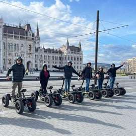 Budapeste: Tour guiado pelos destaques de Buda em um EZRaider elétrico