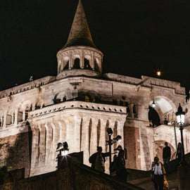 Budapeste: Visita nocturna aos vampiros e mitos do distrito do Castelo de Buda