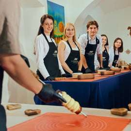 Budapeste: Workshop de bolo de chaminé tradicional (Kürtőskalács)