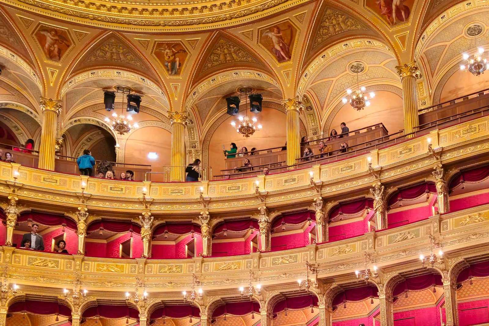 Budapeste: Tour pelo Teatro da Ópera de Budapeste com Concerto ao Vivo