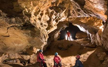 Budapeste: Excursão de aventura em espeleologia com guia de turismo