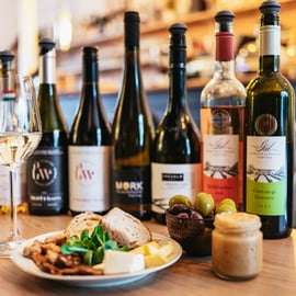 Budapeste: Degustação de vinhos húngaros com 7 vinhos e tapas