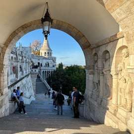 Castelo de Buda: Excursão a Pé Guiada com Degustação de Bolo Real