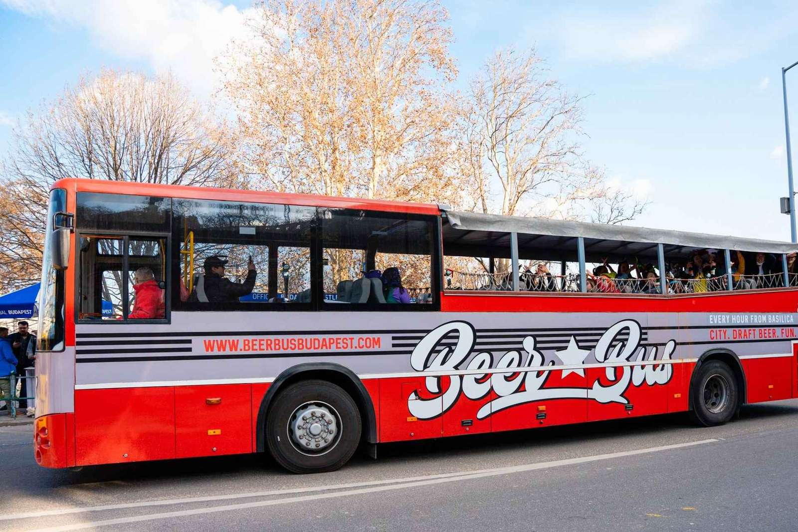 Passeio de autocarro privado com cerveja ilimitada em Budapeste