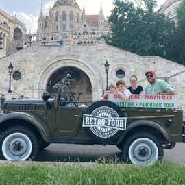 Budapeste: City tour particular com jipe russo