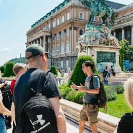 Budapeste: Excursão a pé pelo bairro do Castelo de Buda com um historiador