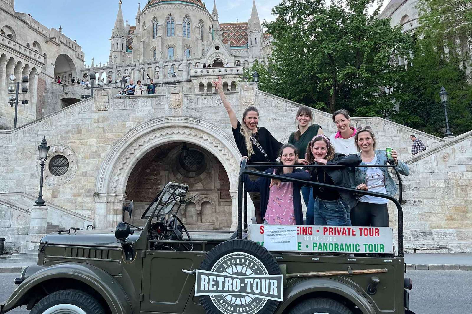 Budapeste: City tour particular com jipe russo