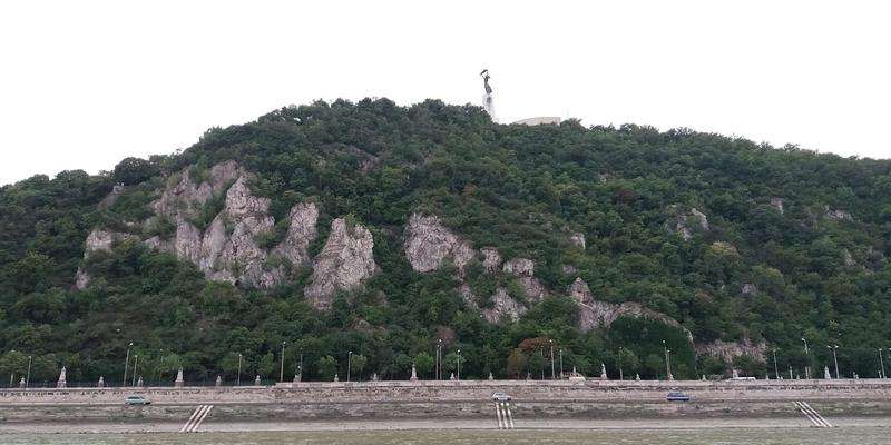 Morro Gellért e Estátua (Gellert Hegy)