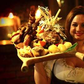 Budapeste: Jantar com espetáculo medieval e bebidas