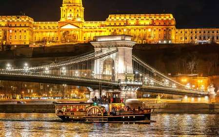Budapeste: cruzeiro histórico com bebida de boas-vindas