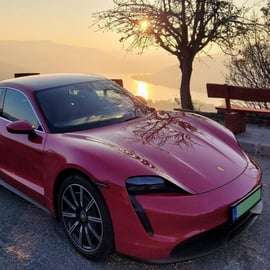 Budapeste: passeio privado de luxo pela cidade num Porsche Taycan elétrico