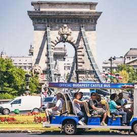 Budapeste: Autocarro Elétrico Hop-On Hop-Off Oficial do Castelo de Buda