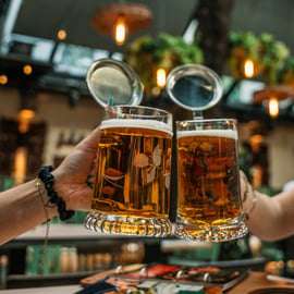 Budapeste: experiência em BierGarten com jantar e música ao vivo