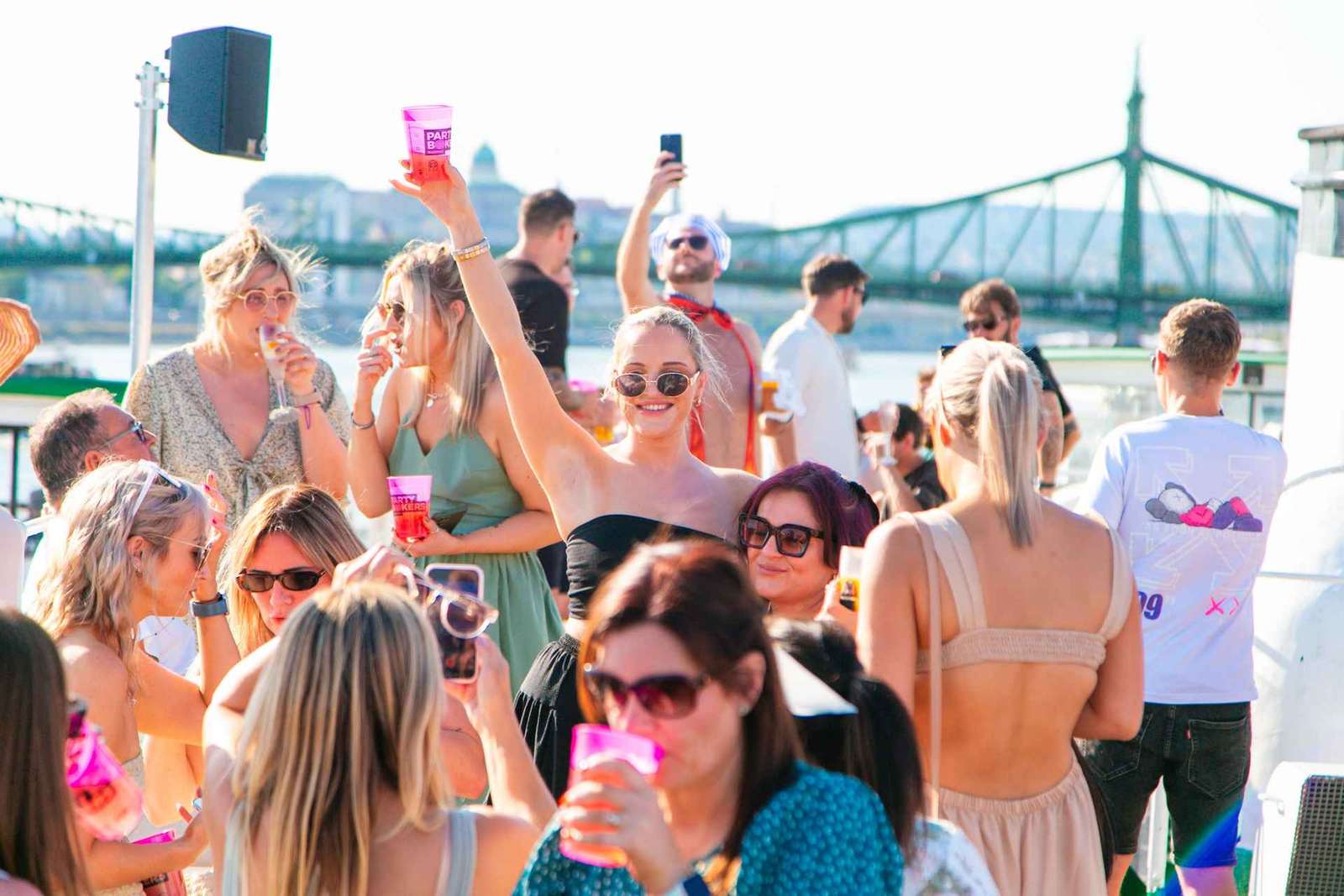 Budapeste: Cruzeiro ao pôr do sol com cocktails ilimitados