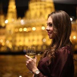 Budapeste: Jantar Cruzeiro de 4 pratos com espetáculo de piano