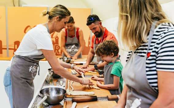 Workshop de bolos de chaminé húngaros Centro da cidade de Budapeste