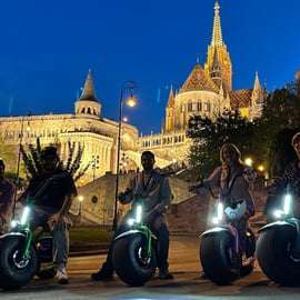 Budapeste: Tour noturno na e-Scooter MonsteRoller