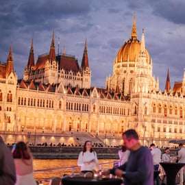 Budapeste: Cruzeiro turístico noturno no Danúbio