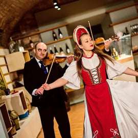 Budapeste: Espetáculo e concerto de dança folclórica húngara