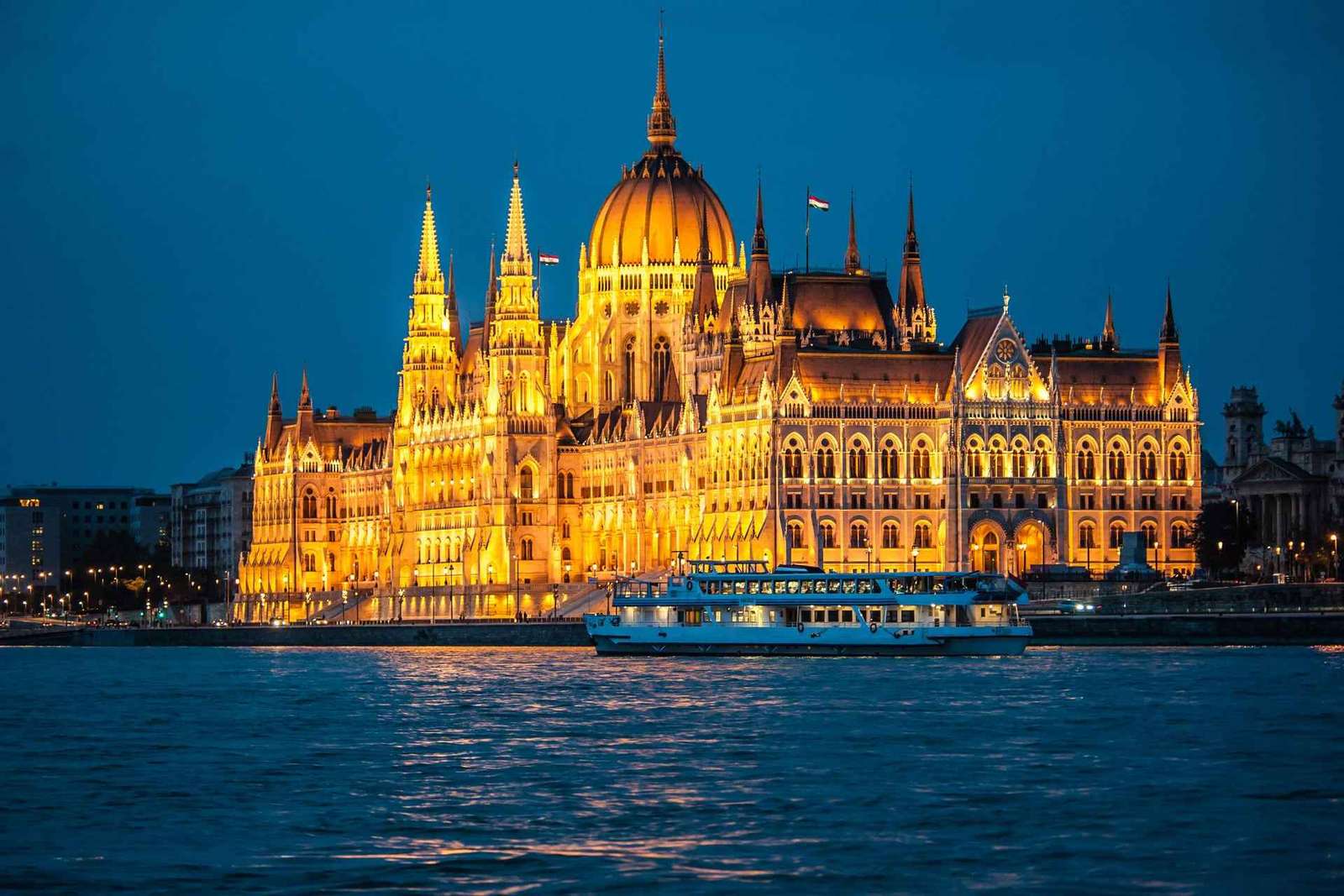 Budapeste: Cruzeiro ao pôr do sol