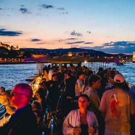 Budapeste: Cruzeiro Flutuante Lotus com bebidas ilimitadas