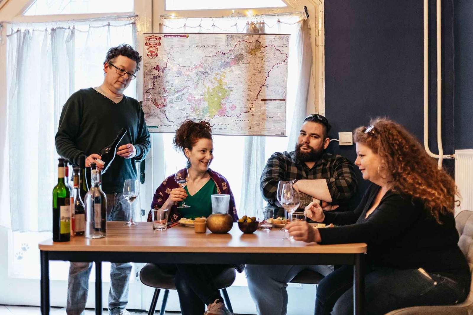 Budapeste: Degustação de vinhos húngaros com 7 vinhos e tapas